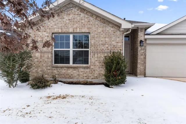 $1,925 | 312 Saguaro Drive, Fort Worth, TX 76052
