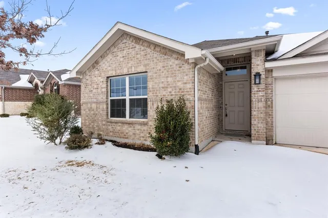 $1,925 | 312 Saguaro Drive, Fort Worth, TX 76052