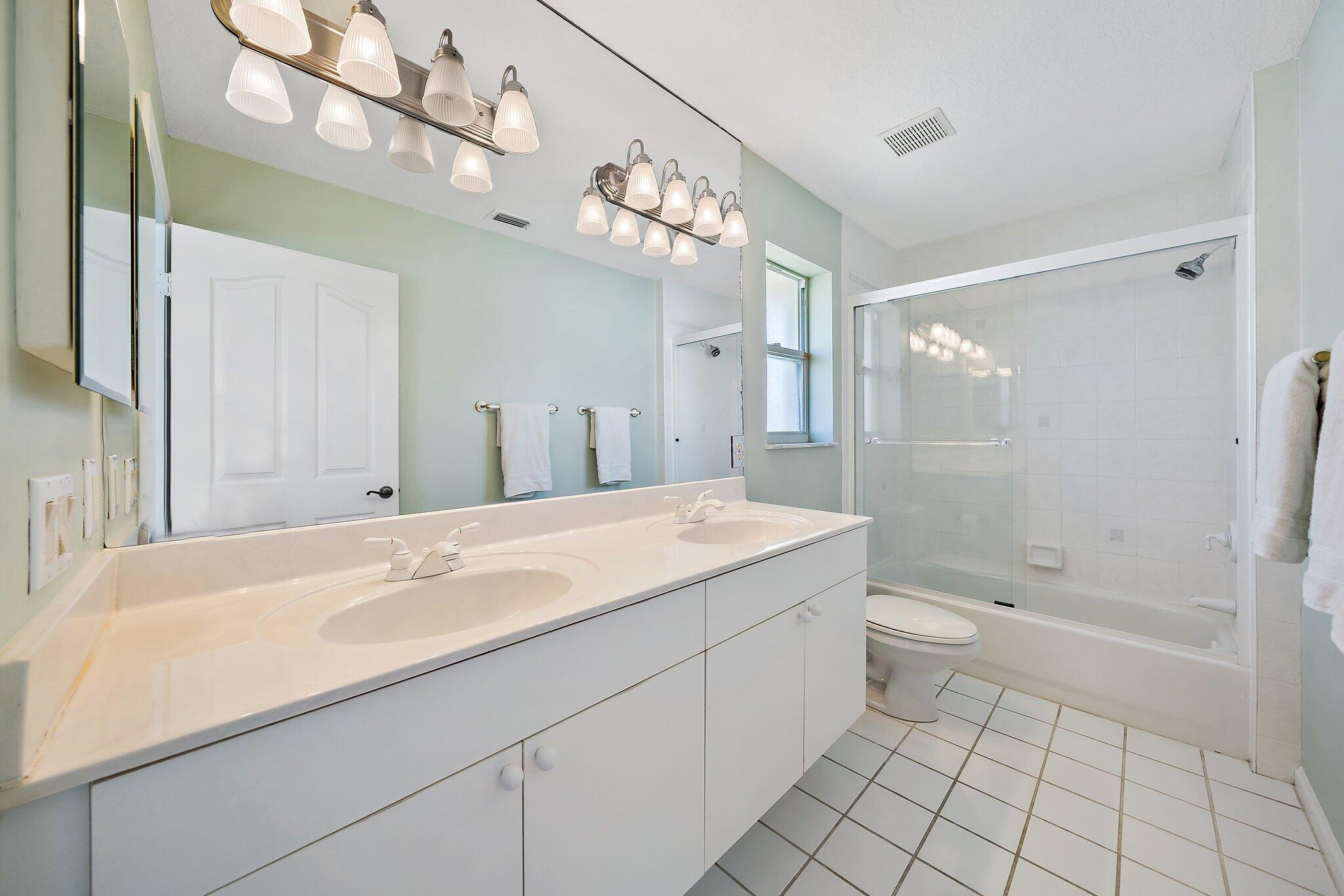 32 Coconut Lane Tequesta, FL 33469 - Photo 21 of 25 Bathroom 2