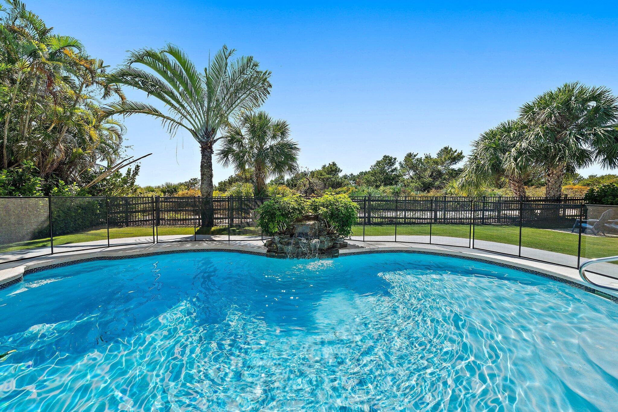 32 Coconut Lane Tequesta, FL 33469 - Photo 4 of 25 Private Fenced Backyard