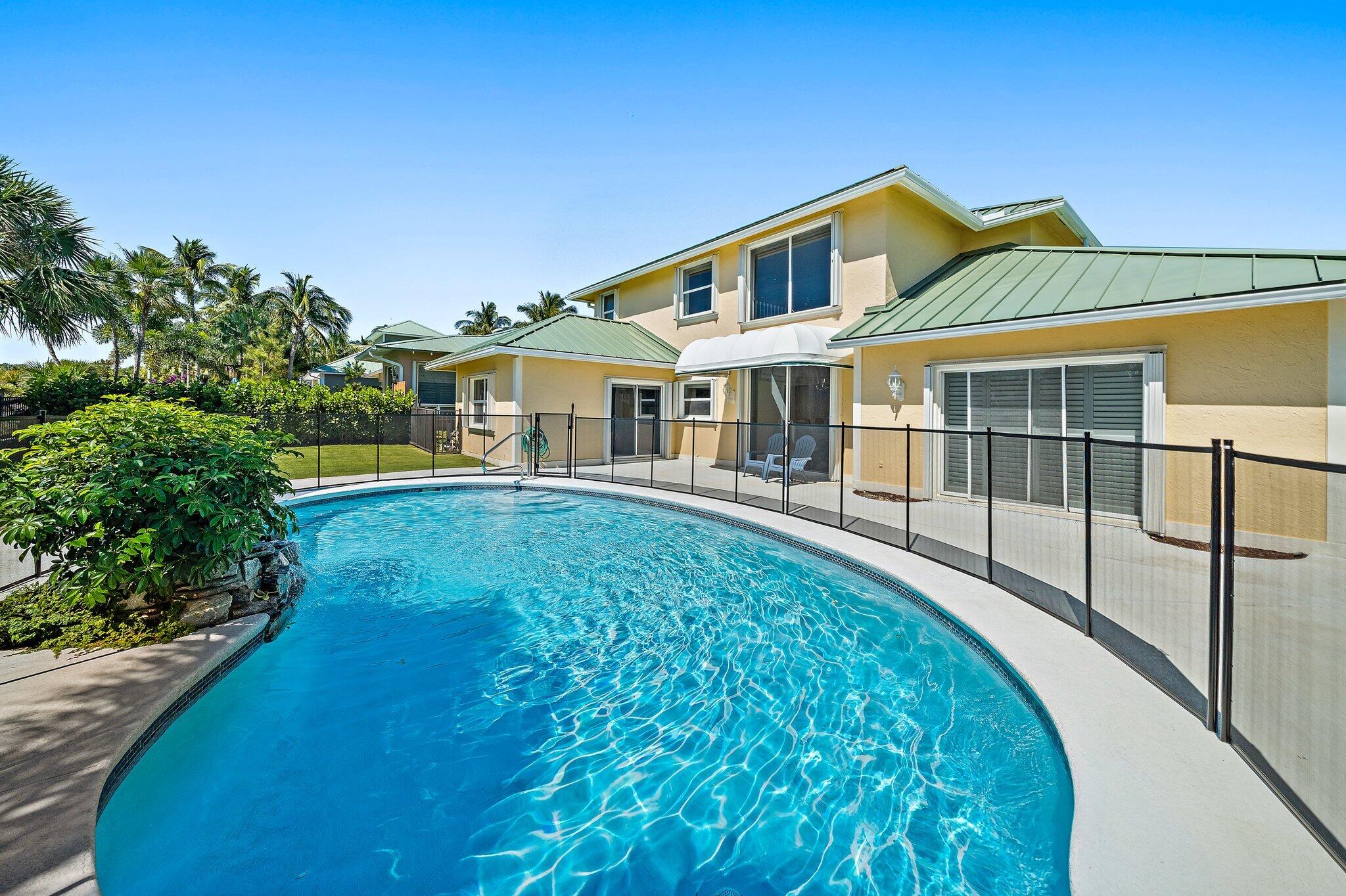 32 Coconut Lane Tequesta, FL 33469 - Photo 5 of 25 Salt Water Heated Pool