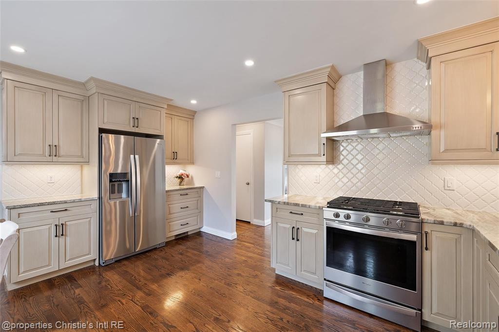 540 Shoreham Road Grosse Pointe Woods, MI 48236 - Photo 18 of 44