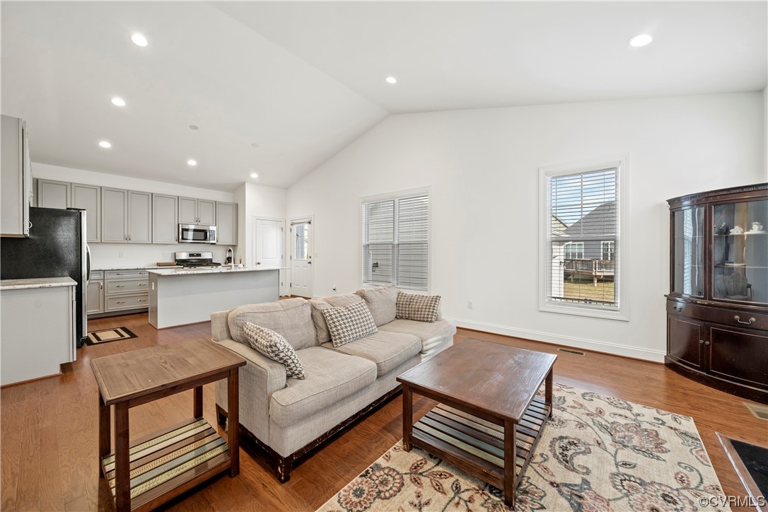 706 West Vaughan Road Ashland, VA 23005 - Photo 4 of 28 Vaulted Ceilings
