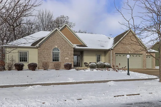 $624,900 | 2117 Stonegate Road, Burlington, WI 53105