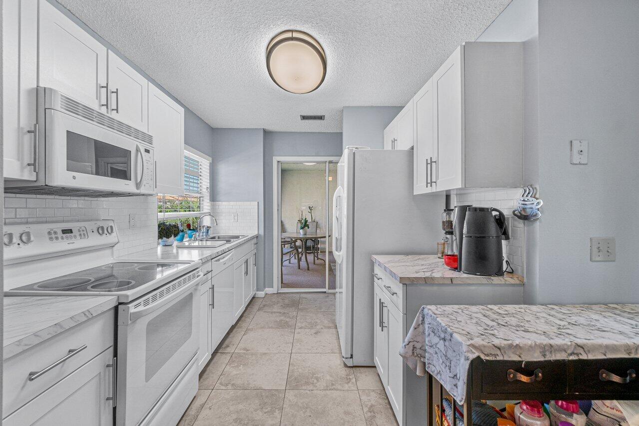 6618 Via Regina Boca Raton, FL 33433 - Photo 14 of 28 017-6618ViaRegina-BocaRaton-FL-33433-SMA