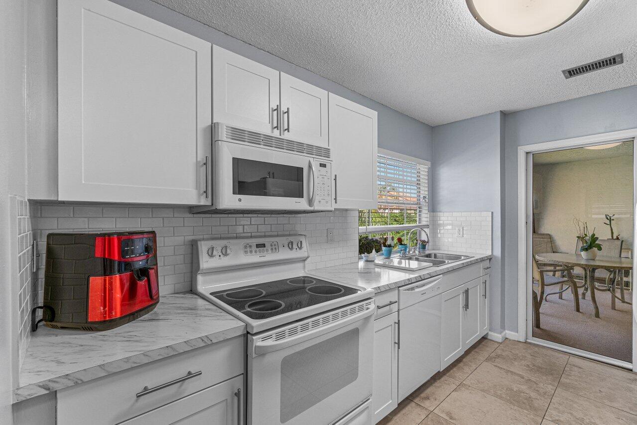 6618 Via Regina Boca Raton, FL 33433 - Photo 16 of 28 013-6618ViaRegina-BocaRaton-FL-33433-SMA