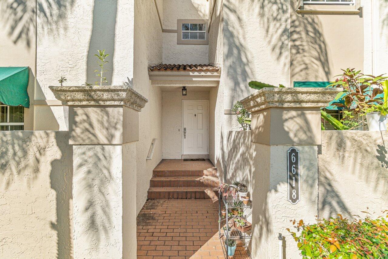 6618 Via Regina Boca Raton, FL 33433 - Photo 2 of 28 002-6618ViaRegina-BocaRaton-FL-33433-SMA