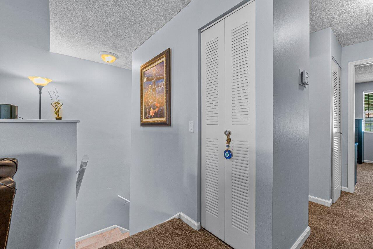 6618 Via Regina Boca Raton, FL 33433 - Photo 4 of 28 005-6618ViaRegina-BocaRaton-FL-33433-SMA