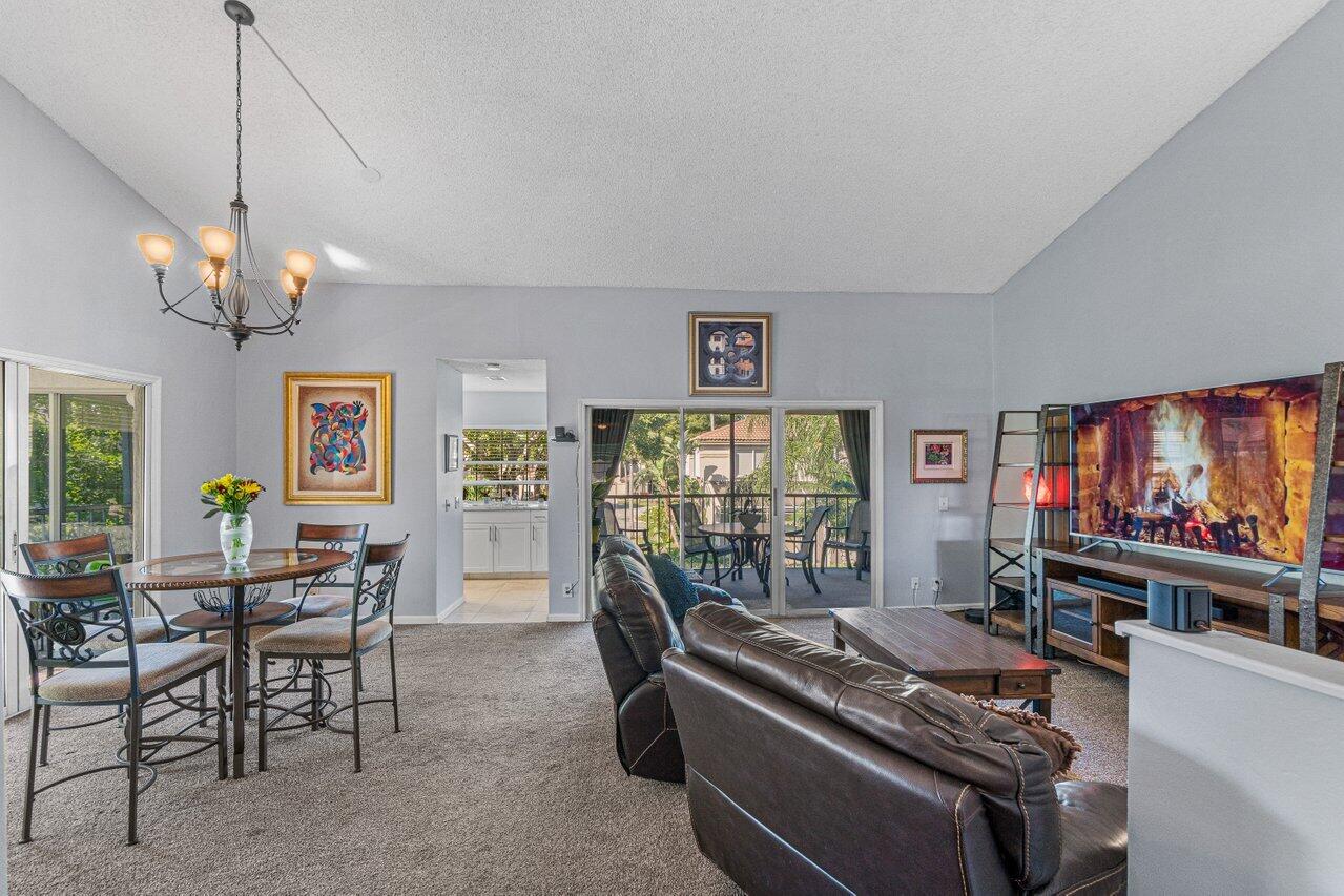 6618 Via Regina Boca Raton, FL 33433 - Photo 5 of 28 006-6618ViaRegina-BocaRaton-FL-33433-SMA