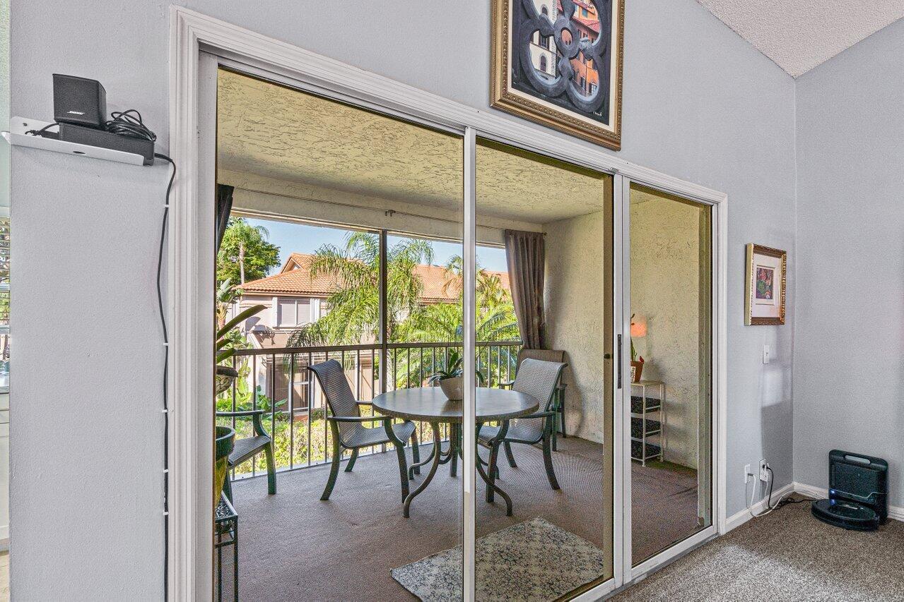 6618 Via Regina Boca Raton, FL 33433 - Photo 10 of 28 027-6618ViaRegina-BocaRaton-FL-33433-SMA