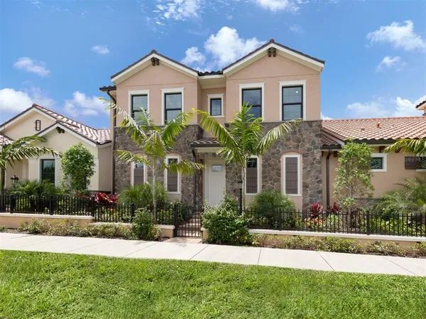$643,647 | 934 East Venice Avenue, Venice, FL 34285