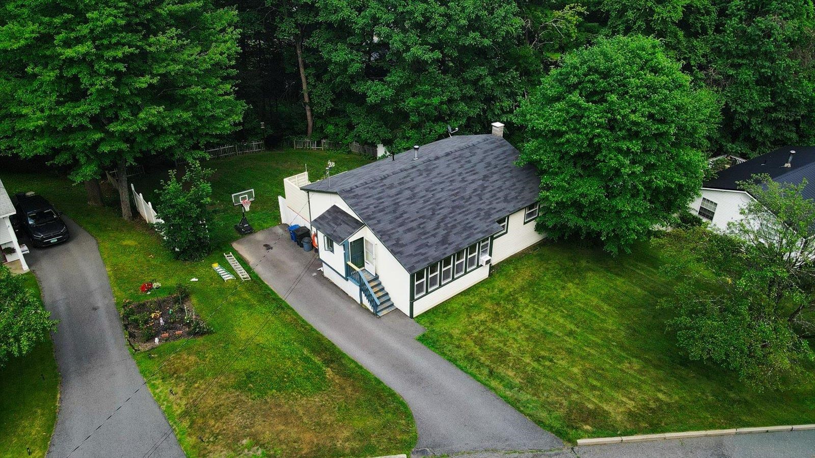 69 Carriage Hill Road Brattleboro, VT 05301 - Photo 3 of 56