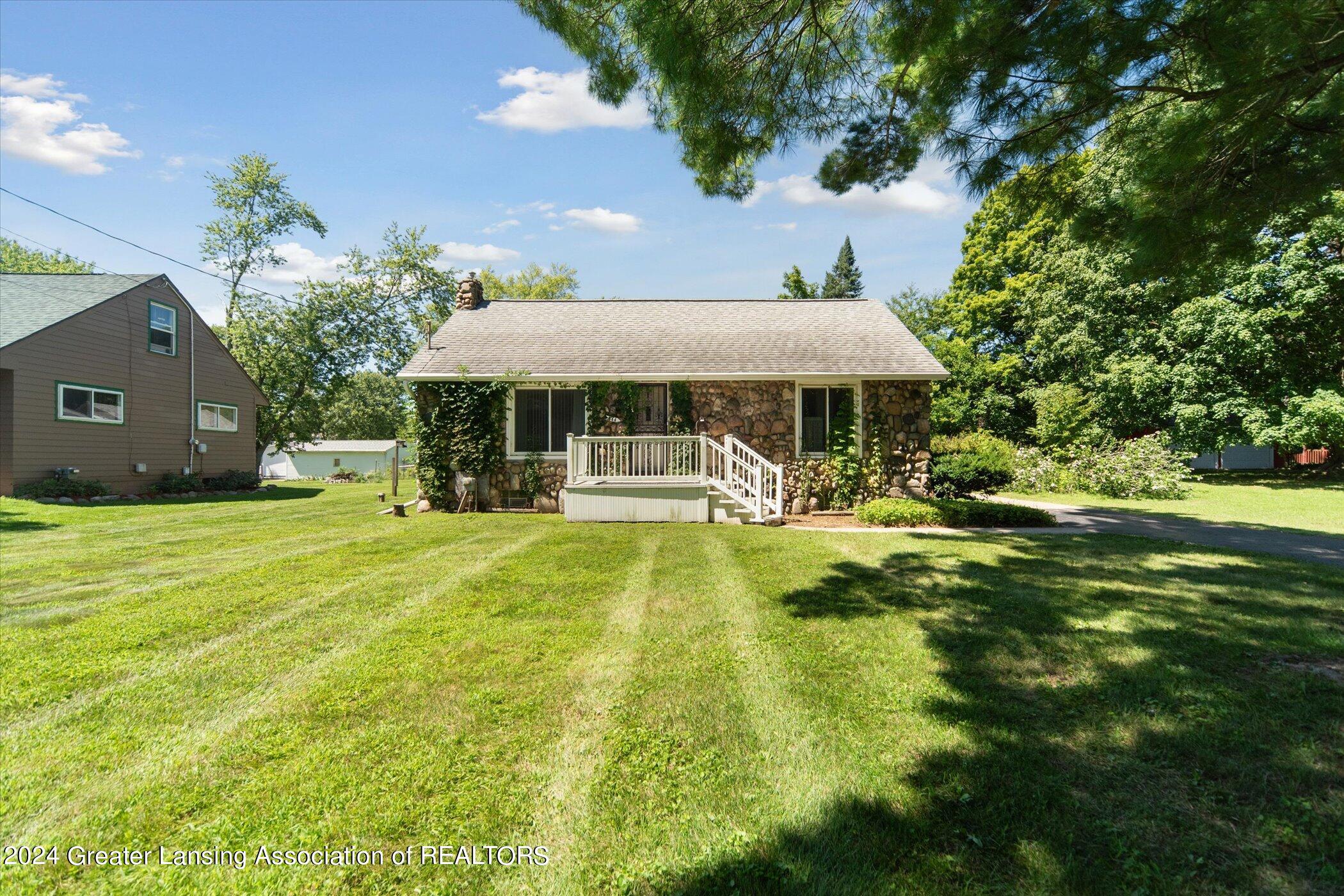 344 Elm Street Dimondale, MI 48821 - Photo 2 of 35 03-344-Elm-St-Dimondale-MI-48821-WindowS