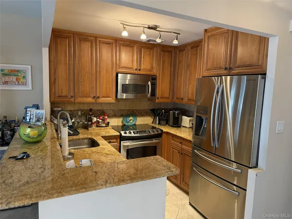 $850,000 | 100 West Broadway, Unit 6L, Long Beach, NY 11561