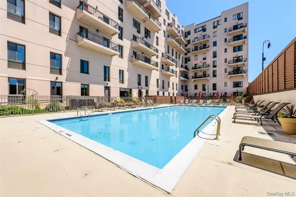 $850,000 | 100 West Broadway, Unit 6L, Long Beach, NY 11561