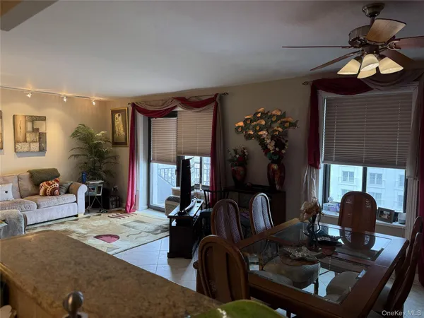 $850,000 | 100 West Broadway, Unit 6L, Long Beach, NY 11561