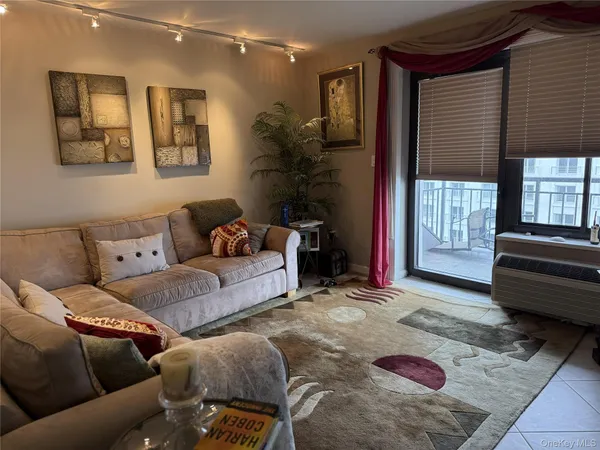 $850,000 | 100 West Broadway, Unit 6L, Long Beach, NY 11561