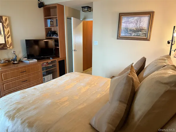 $850,000 | 100 West Broadway, Unit 6L, Long Beach, NY 11561