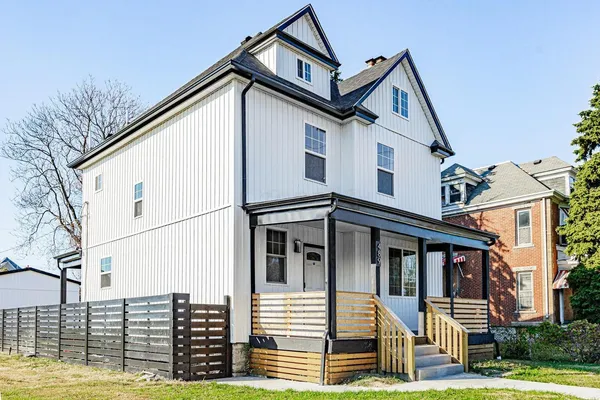 $299,900 | 489 St Clair Avenue, Columbus, OH 43203
