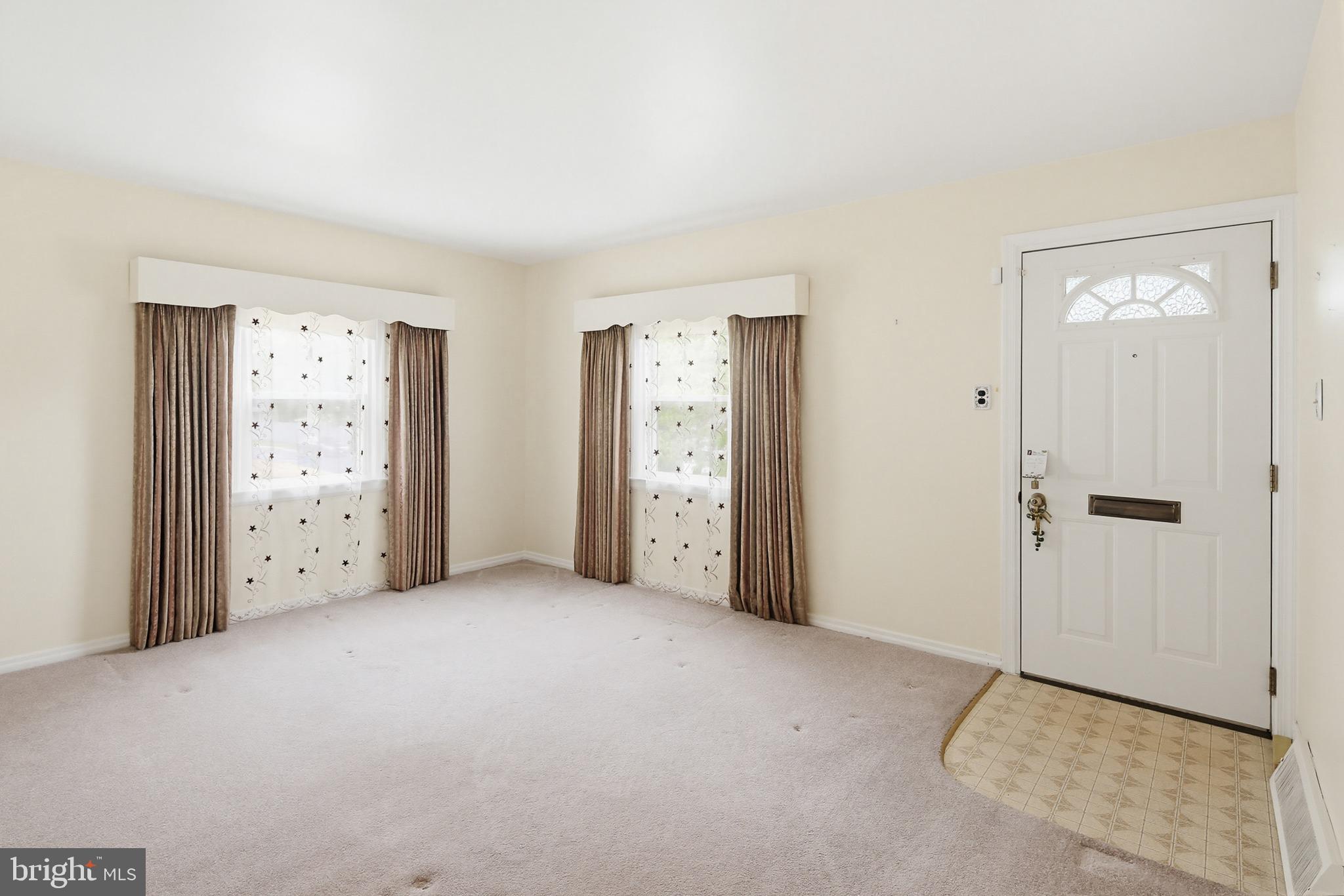 12007 St Dunston Lane Silver Spring, MD 20906 - Photo 4 of 40 Bright and inviting living room entry!