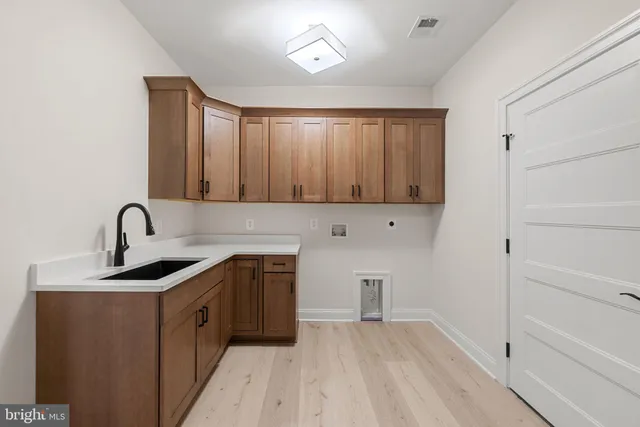 an empty room with windows and ceiling fan