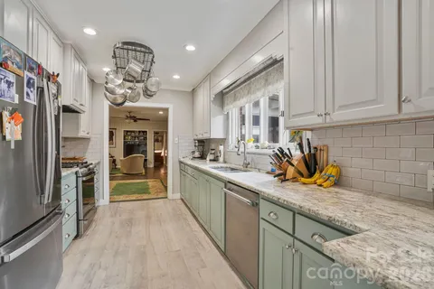 $634,900 | 560 11th Ave Circle Northwest, Hickory, NC 28601