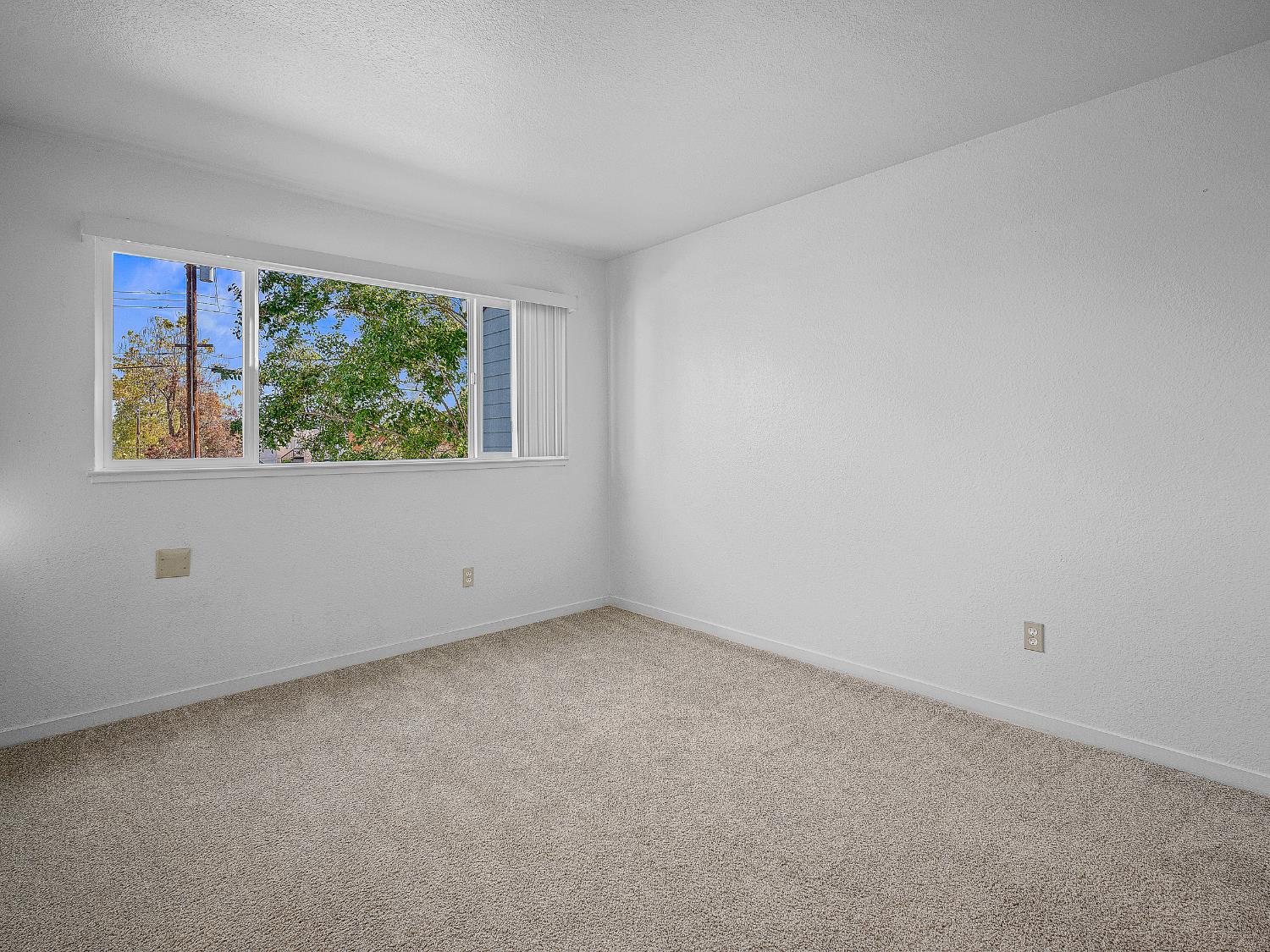 1519 Hood Road, Unit F Sacramento, CA 95825 - Photo 19 of 28 an empty room with windows