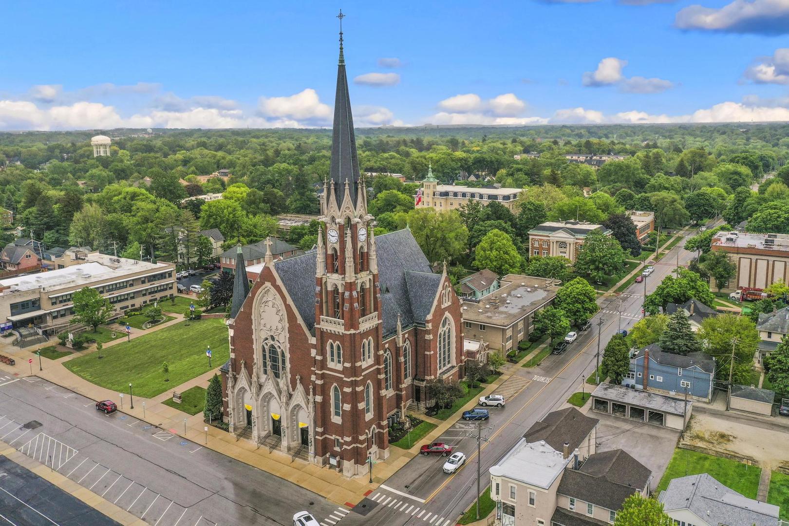 720 Jackson Avenue Naperville, IL 60540 - Photo 7 of 12 a view of a city from a balcony
