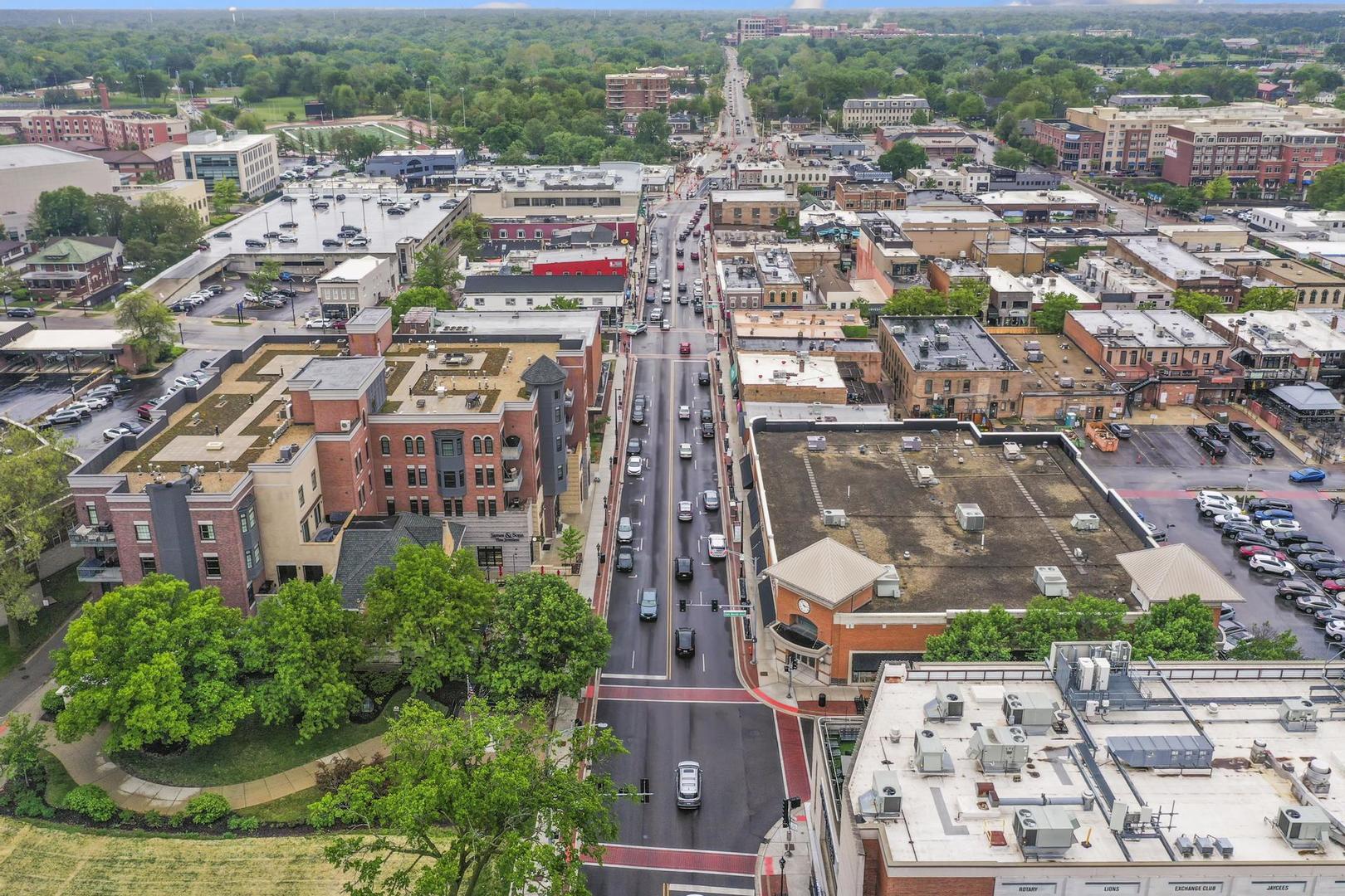 720 Jackson Avenue Naperville, IL 60540 - Photo 10 of 12 an aerial view of multiple house