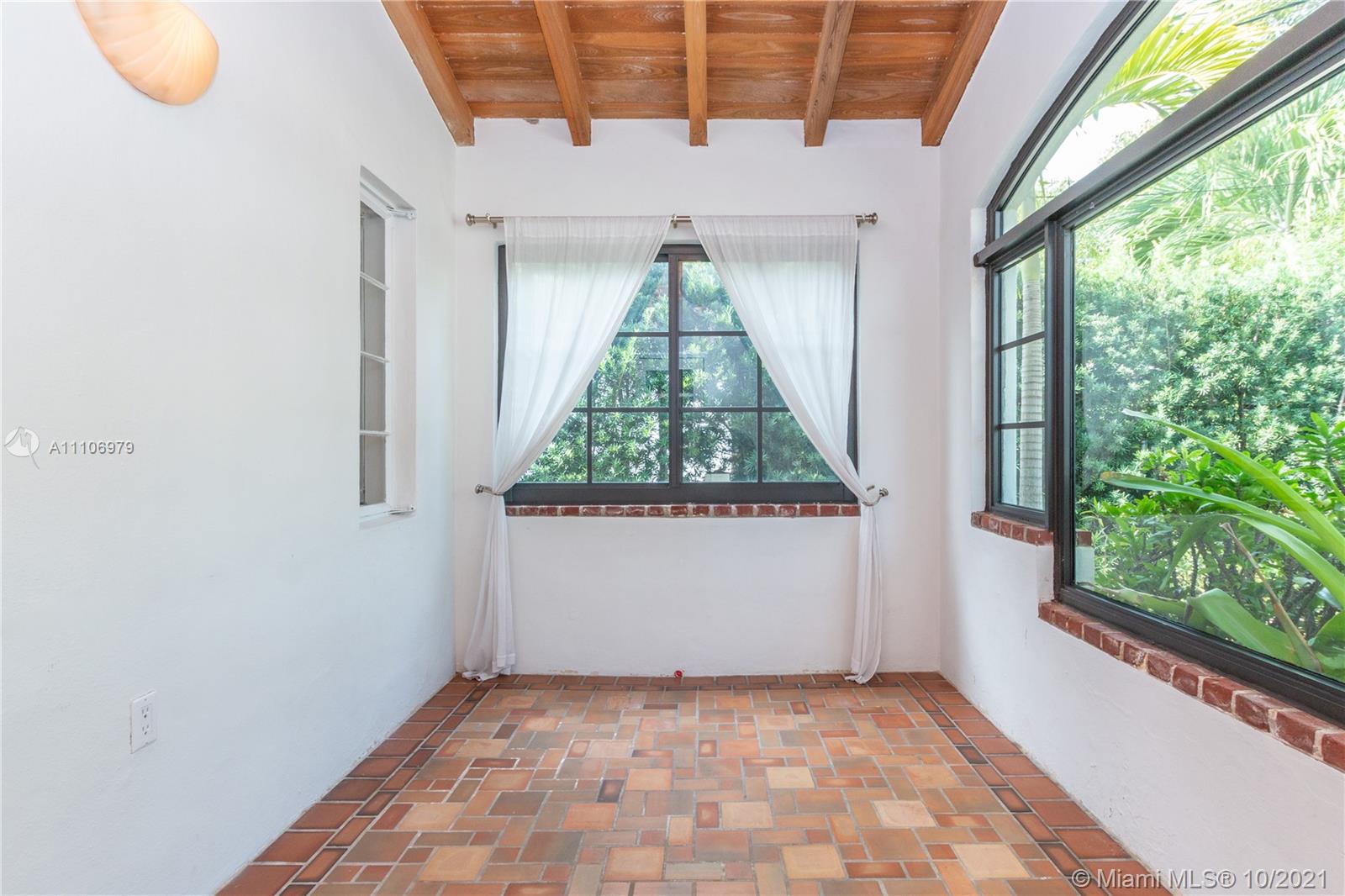 5173 Alton Road Miami Beach, FL 33140 - Photo 10 of 31 a view of entryway