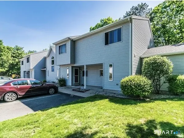 $2,400 | 155 Redstone Hill Road, Unit 102, Bristol, CT 06010