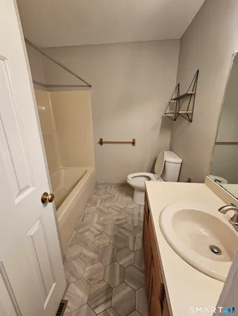 $2,300 | 155 Redstone Hill Road, Unit 102, Bristol, CT 06010