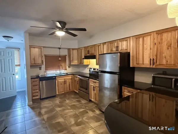 $2,300 | 155 Redstone Hill Road, Unit 102, Bristol, CT 06010