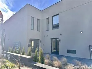 $2,995 | 362 West Merrick Road, Unit 205, Valley Stream, NY 11580