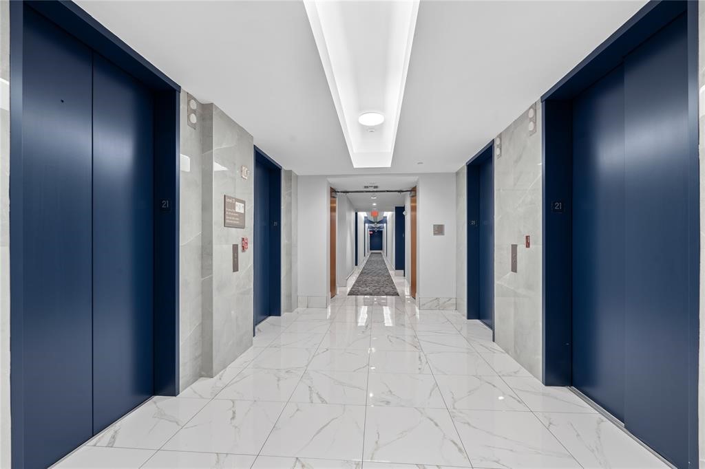 5925 Almeda Road, Unit 10806 Houston, TX 77004 - Photo 23 of 34 a view of a hallway with wooden floor and closet