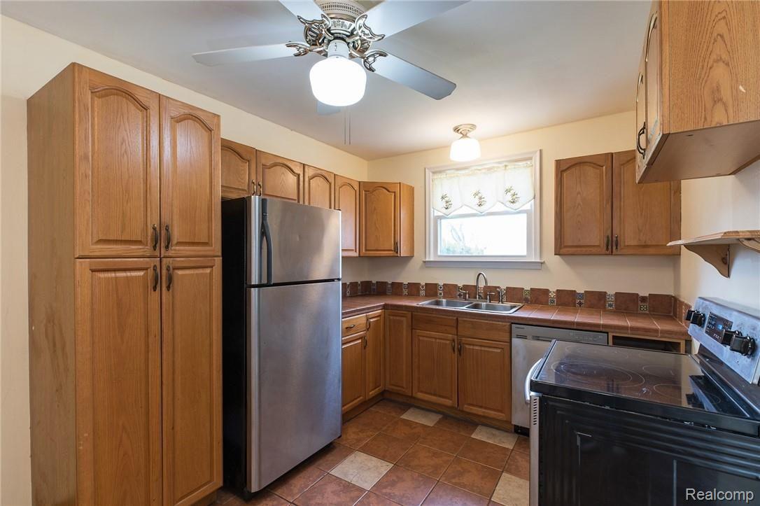 19882 Meridian Road Grosse Ile, MI 48138 - Photo 14 of 33 19882Meridian-19.jpg