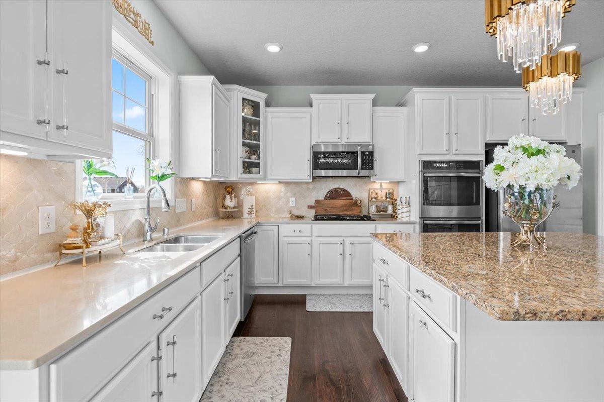 6546 Bridle Path Hamel, MN 55340 - Photo 16 of 57