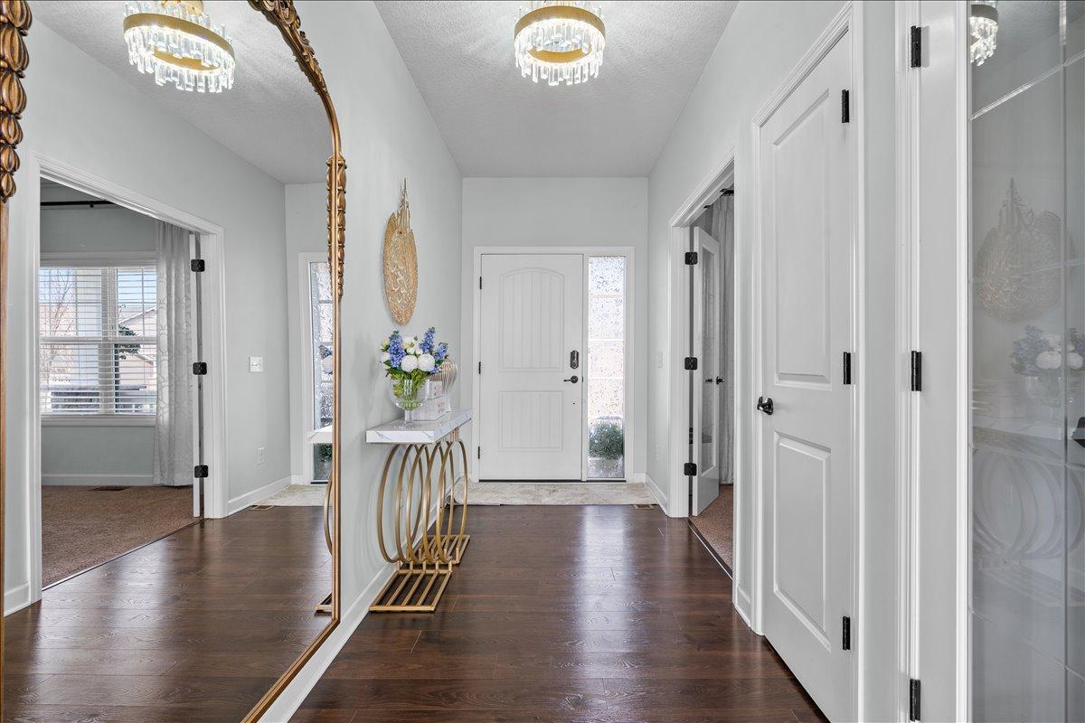 6546 Bridle Path Hamel, MN 55340 - Photo 5 of 57