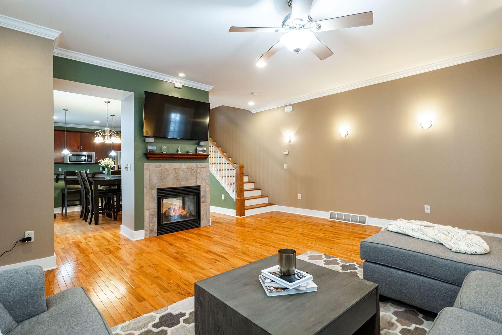 1847 Vel R. Phillips Avenue, Unit B Milwaukee, WI 53212 - Photo 5 of 38 Open-Concept Living