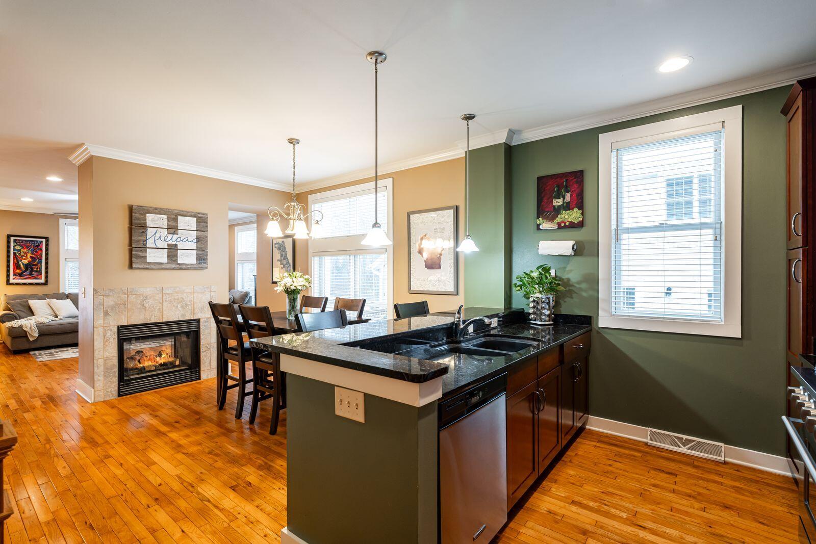 1847 Vel R. Phillips Avenue, Unit B Milwaukee, WI 53212 - Photo 10 of 38 Kitchen to Dining Area