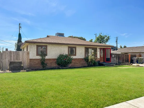 $410,000 | 560 West Stuart Avenue, Clovis, CA 93612
