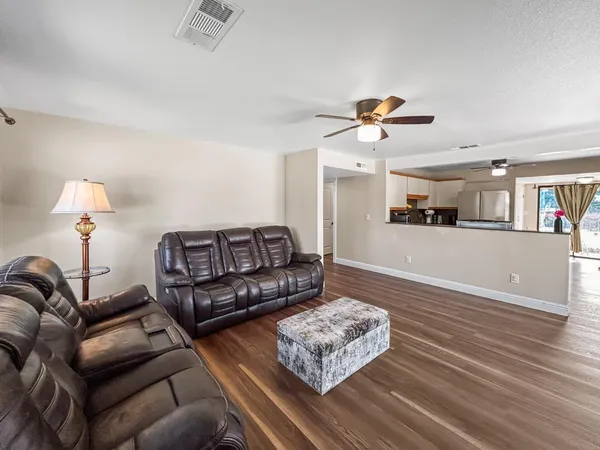 $410,000 | 560 West Stuart Avenue, Clovis, CA 93612