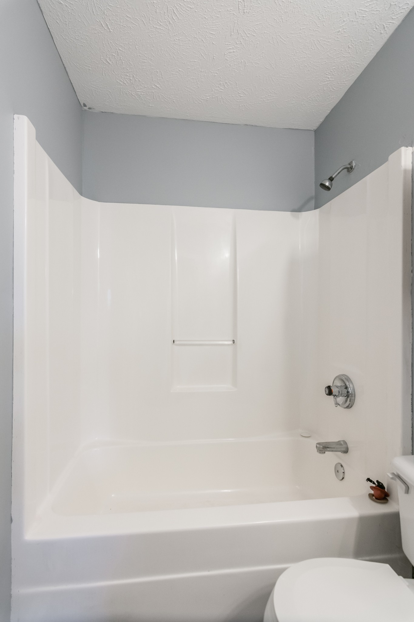 361 Corinth Road Portland, TN 37148 - Photo 25 of 46 a bathroom with a bathtub and a toilet