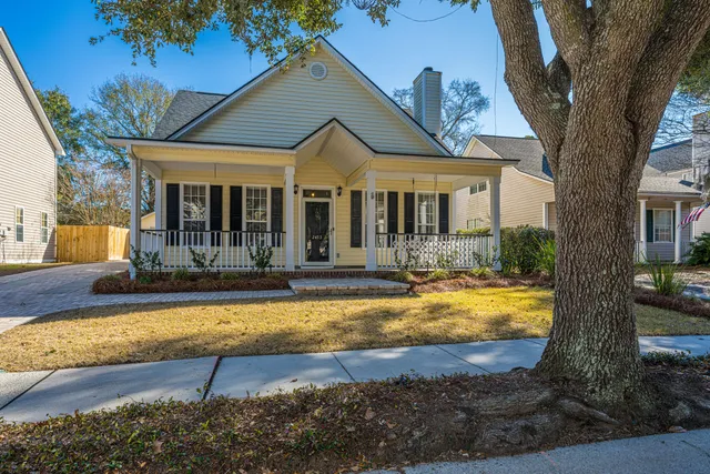 $725,000 | 2453 Fulford Court, Mount Pleasant, SC 29466