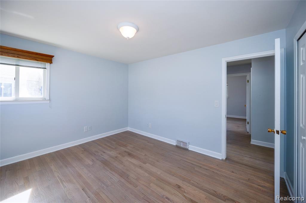 5646 Cambourne Road Dearborn Heights, MI 48127 - Photo 24 of 42