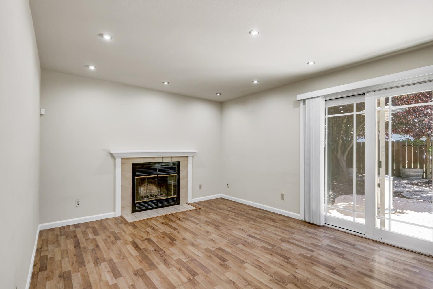 6932 Springmont Drive Elk Grove, CA 95758 - Photo 15 of 47