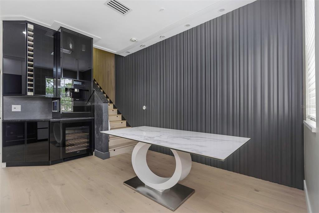 7130 102nd Lane Seminole, FL 33772 - Photo 11 of 31 a room with table and chairs