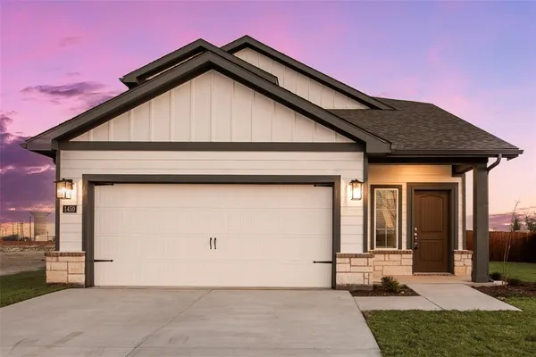 $2,600 | 248 Sutter Mill Road, Saginaw, TX 76131