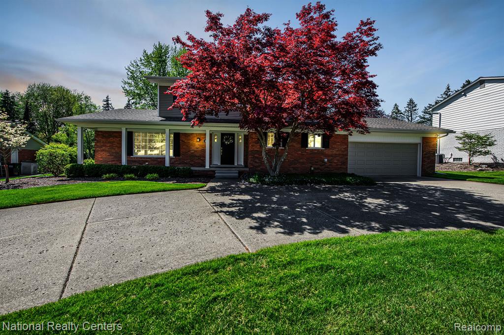 855 Bridgestone Drive Rochester Hills, MI 48309 - Photo 3 of 41