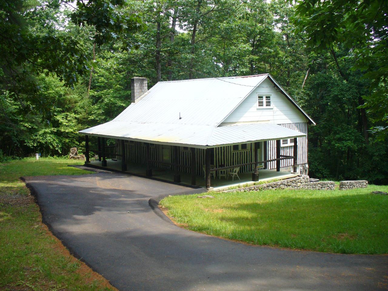 6124 Sunnycrest Road Roanoke, VA 24018 - Photo 1 of 5 6005 Sunnycrest